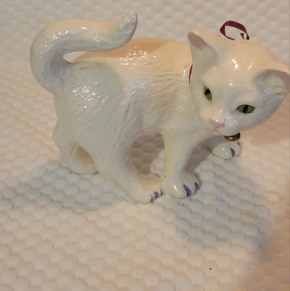 Other - White porcelain  cat  figurine